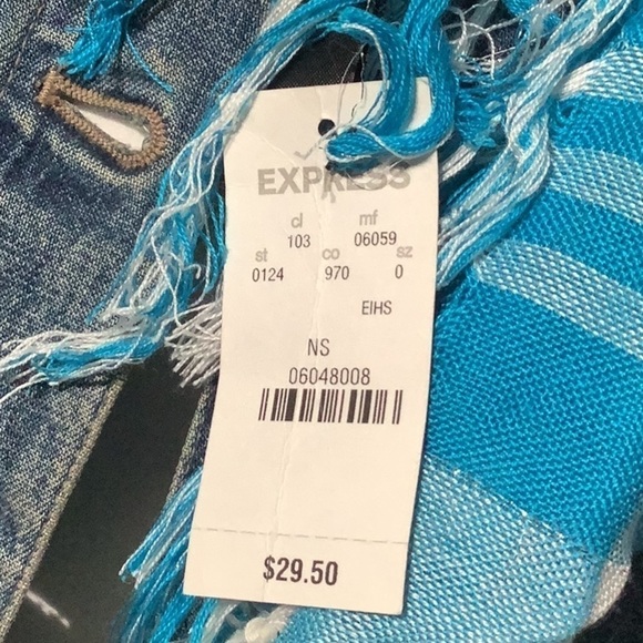 EXPRESS NWT - fringe scarf 40x40 IN glitter silver - Picture 4 of 4